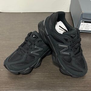 New Balance 9060 Kids Black Sneakers Brand New F57